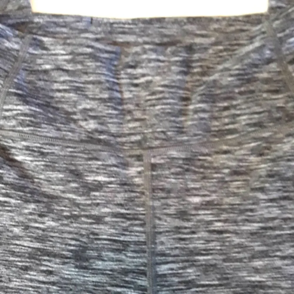 Victoria's Secret Sz S Gray Highrise Cropped Pockets Logo Spell out Leggings